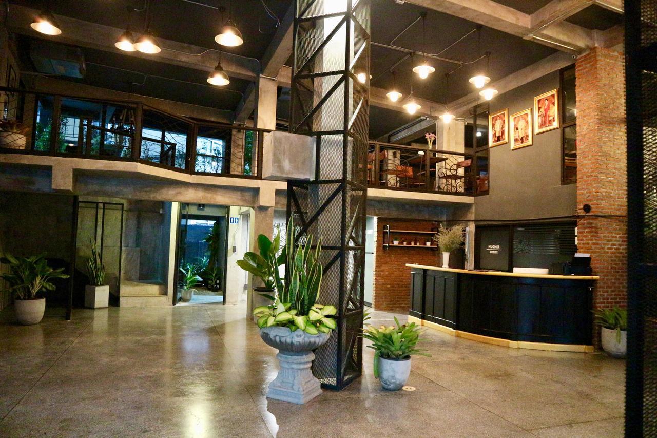 Hugnur Hostel And Coffee Chiang Mai Buitenkant foto