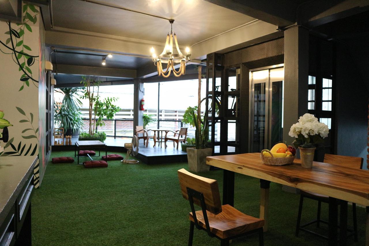 Hugnur Hostel And Coffee Chiang Mai Buitenkant foto